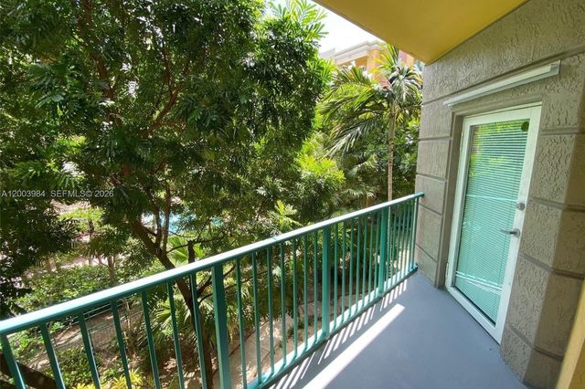 6001 SW 70th St 342, South Miami, FL 33143