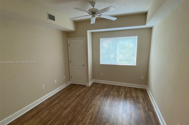 6001 SW 70th St 342, South Miami, FL 33143