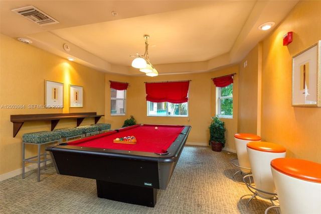 6001 SW 70th St 342, South Miami, FL 33143