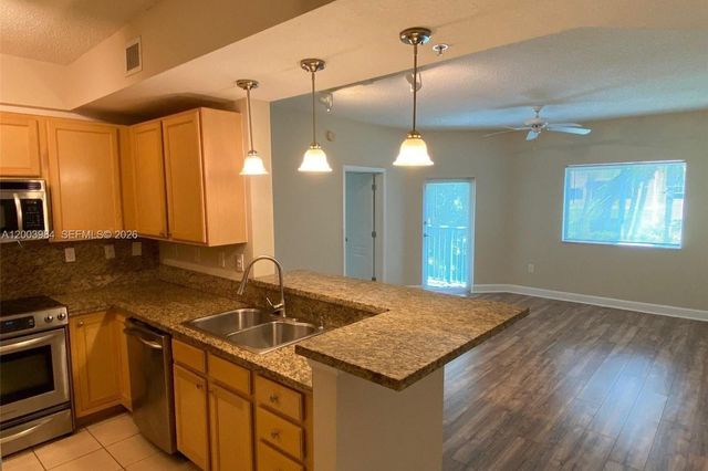 6001 SW 70th St 342, South Miami, FL 33143