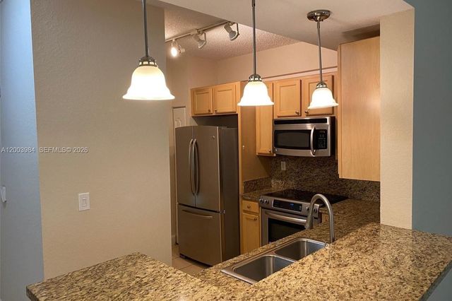 6001 SW 70th St 342, South Miami, FL 33143