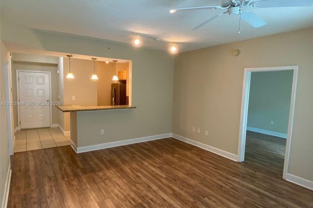 6001 SW 70th St 342, South Miami, FL 33143