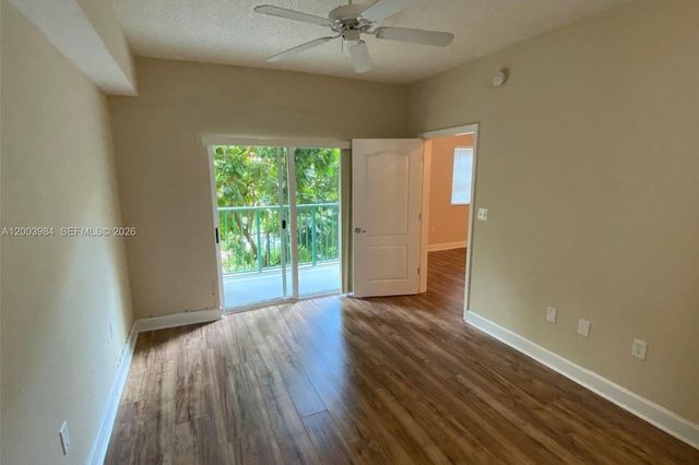 6001 SW 70th St 342, South Miami, FL 33143