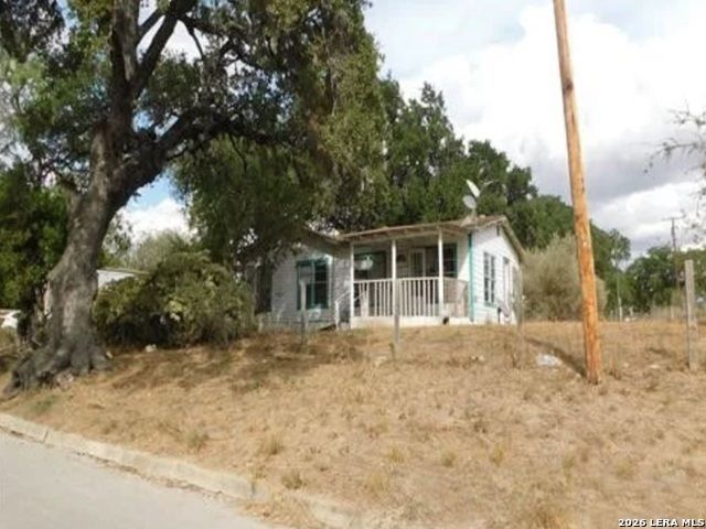 210 Colwell Street, Pleasanton, TX 78064
