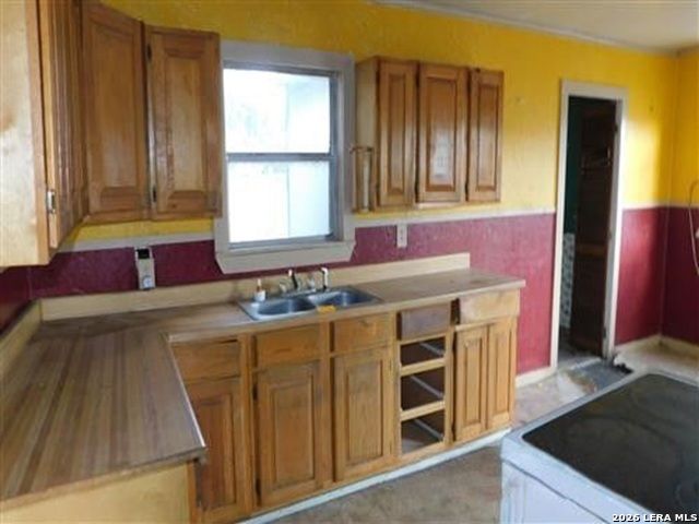 210 Colwell Street, Pleasanton, TX 78064