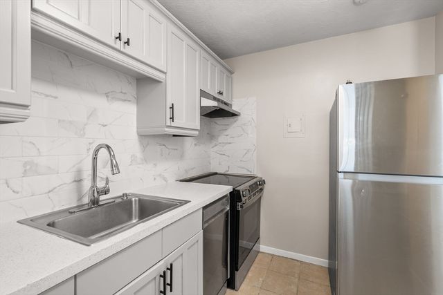 68 Summer Ave 1, Stoughton, MA 02072