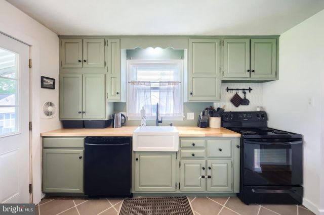 103 NURSERY LN, Lancaster, PA 17603