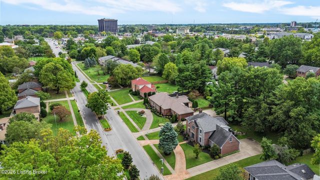 9104 Linn Station Rd, Louisville, KY 40222