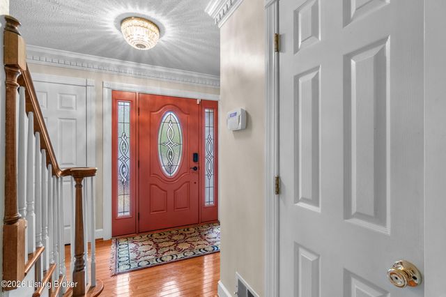 9104 Linn Station Rd, Louisville, KY 40222