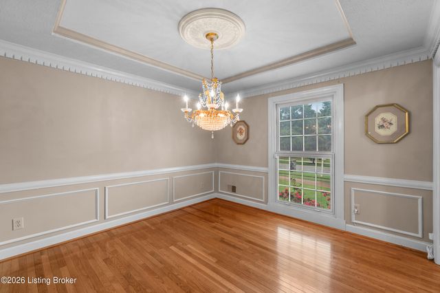 9104 Linn Station Rd, Louisville, KY 40222