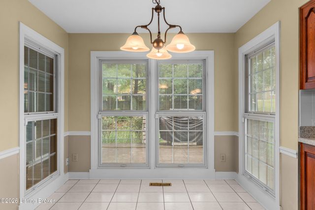 9104 Linn Station Rd, Louisville, KY 40222