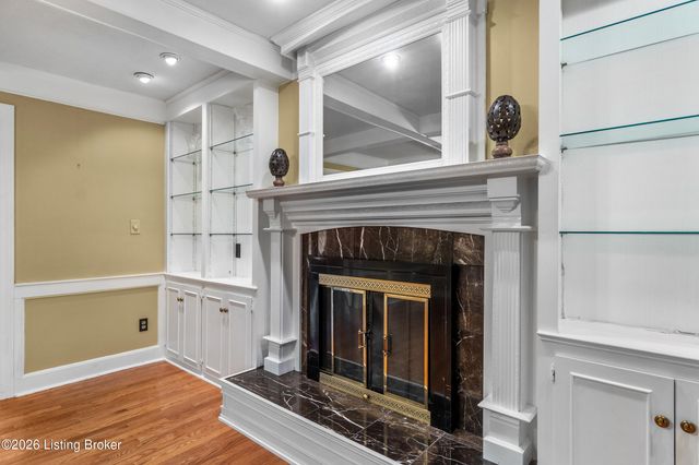 9104 Linn Station Rd, Louisville, KY 40222