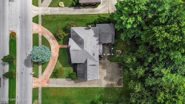 9104 Linn Station Rd, Louisville, KY 40222