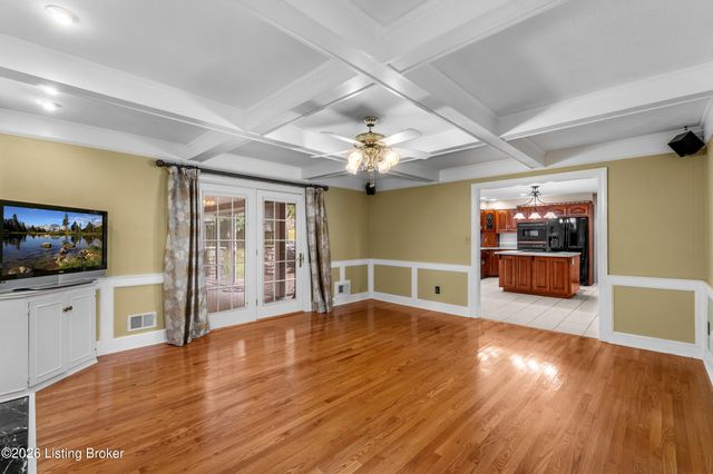 9104 Linn Station Rd, Louisville, KY 40222