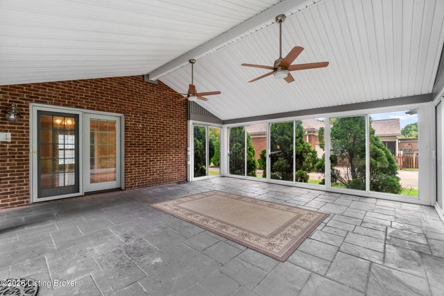 9104 Linn Station Rd, Louisville, KY 40222