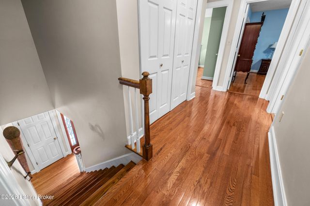 9104 Linn Station Rd, Louisville, KY 40222