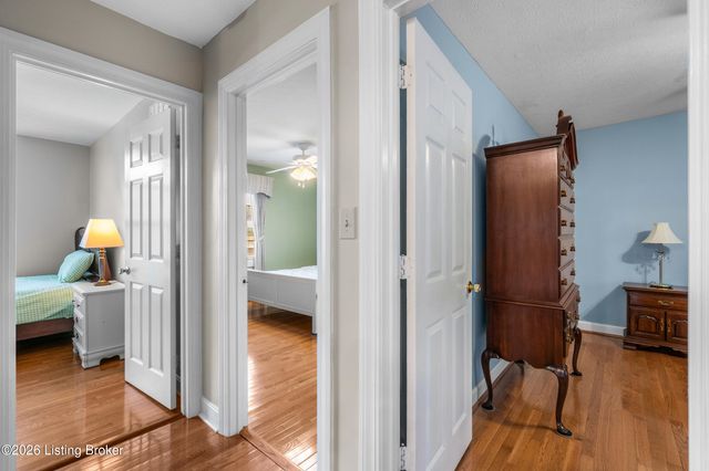 9104 Linn Station Rd, Louisville, KY 40222