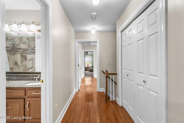 9104 Linn Station Rd, Louisville, KY 40222