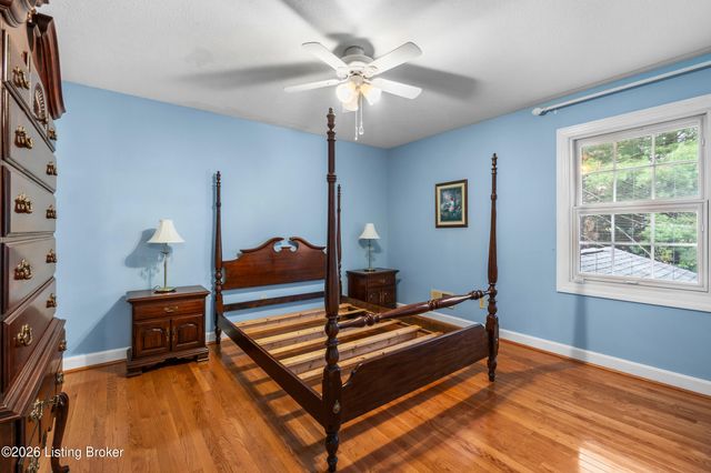 9104 Linn Station Rd, Louisville, KY 40222