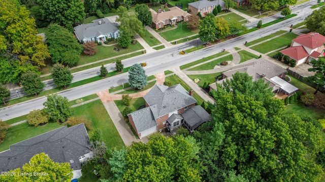 9104 Linn Station Rd, Louisville, KY 40222