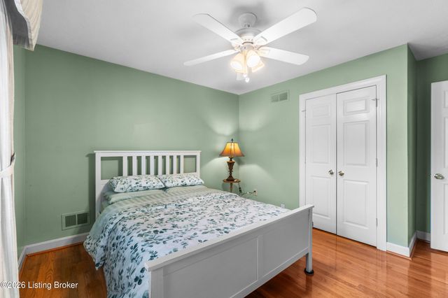 9104 Linn Station Rd, Louisville, KY 40222