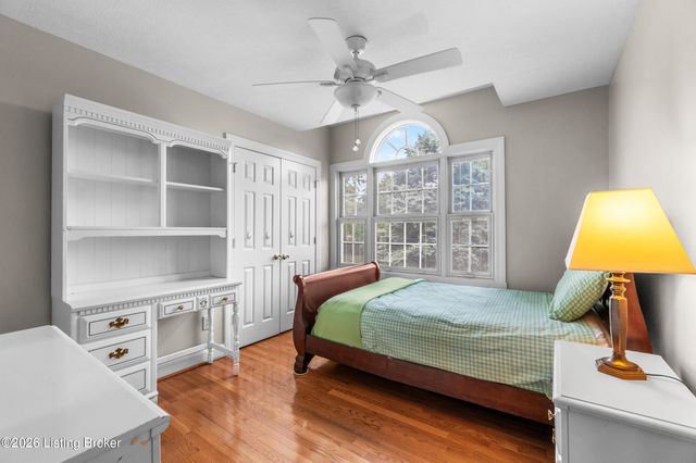 9104 Linn Station Rd, Louisville, KY 40222