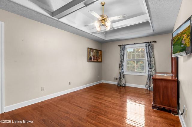 9104 Linn Station Rd, Louisville, KY 40222