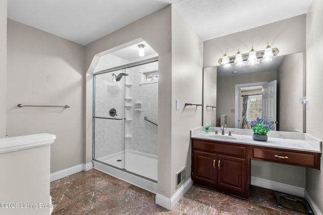 9104 Linn Station Rd, Louisville, KY 40222