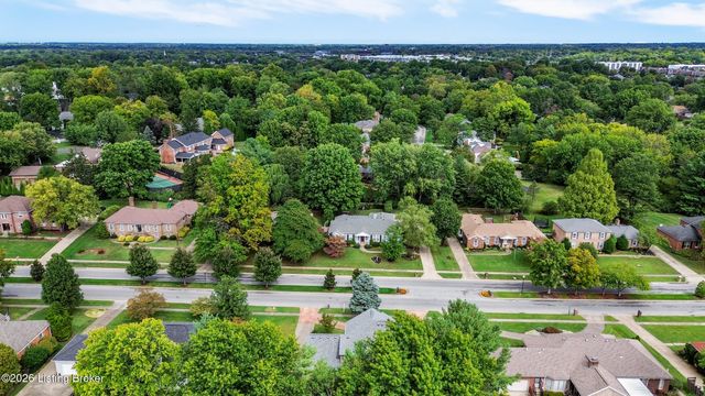 9104 Linn Station Rd, Louisville, KY 40222