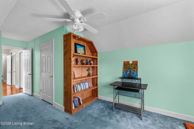 9104 Linn Station Rd, Louisville, KY 40222