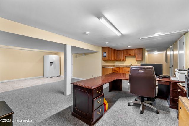 9104 Linn Station Rd, Louisville, KY 40222