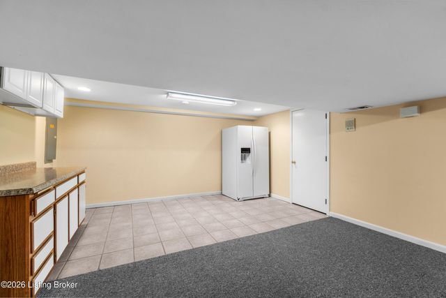 9104 Linn Station Rd, Louisville, KY 40222