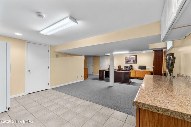 9104 Linn Station Rd, Louisville, KY 40222