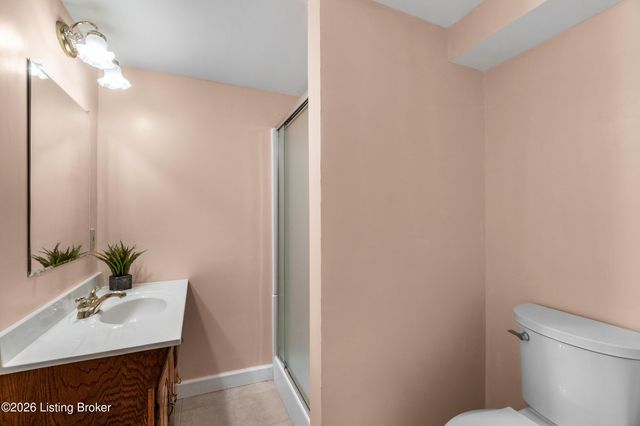 9104 Linn Station Rd, Louisville, KY 40222