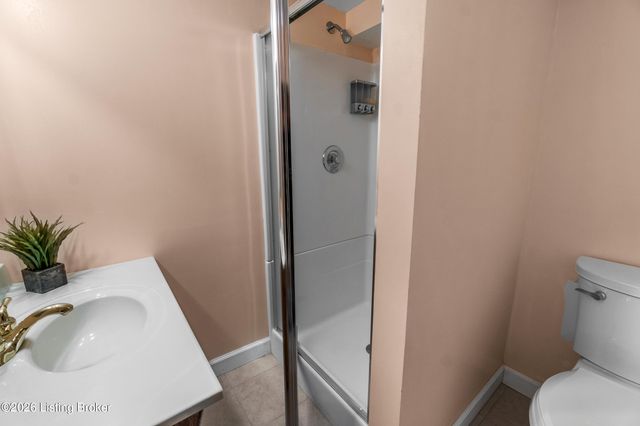 9104 Linn Station Rd, Louisville, KY 40222