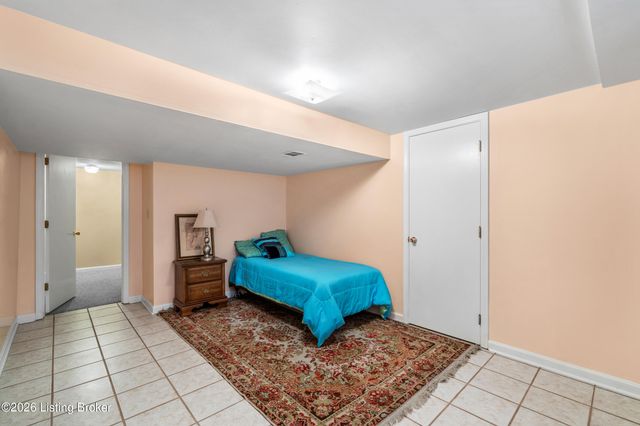 9104 Linn Station Rd, Louisville, KY 40222