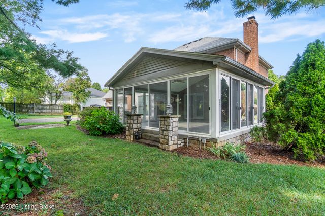 9104 Linn Station Rd, Louisville, KY 40222