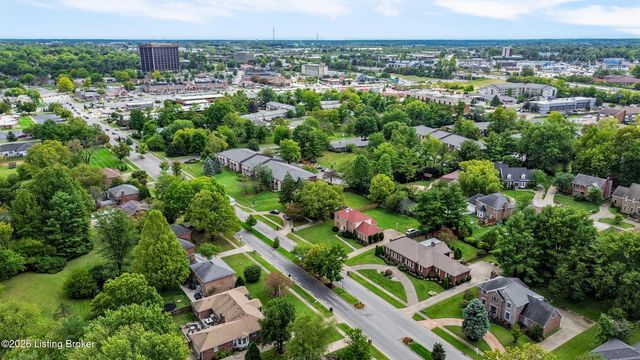 9104 Linn Station Rd, Louisville, KY 40222