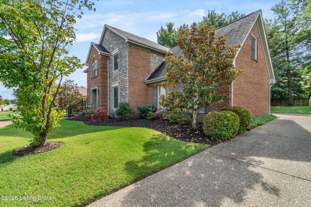 9104 Linn Station Rd, Louisville, KY 40222