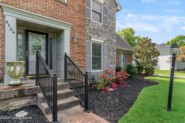 9104 Linn Station Rd, Louisville, KY 40222