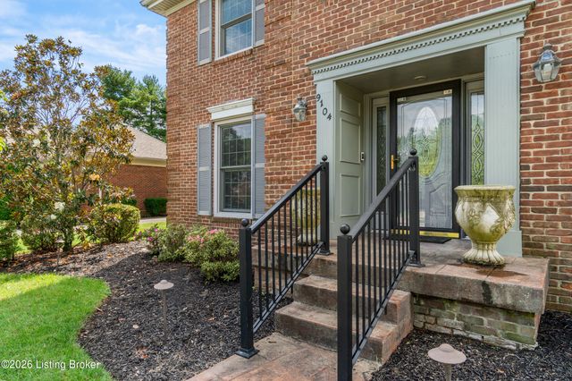 9104 Linn Station Rd, Louisville, KY 40222