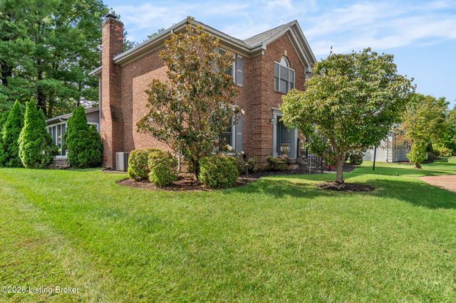 9104 Linn Station Rd, Louisville, KY 40222