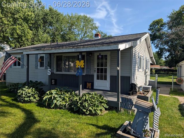 4456 E Coldwater Road, Flint, MI 48506