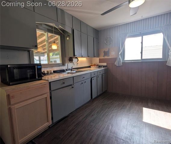 4456 E Coldwater Road, Flint, MI 48506