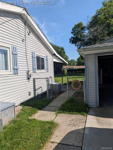 4456 E Coldwater Road, Flint, MI 48506