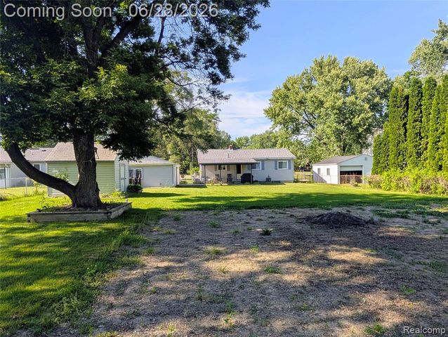 4456 E Coldwater Road, Flint, MI 48506