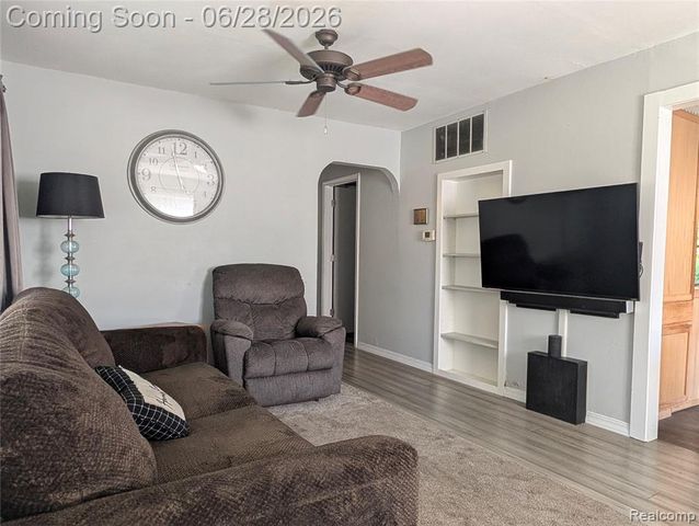 4456 E Coldwater Road, Flint, MI 48506