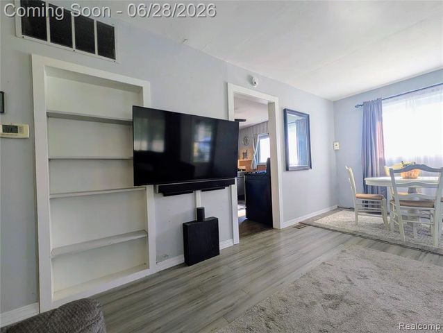 4456 E Coldwater Road, Flint, MI 48506