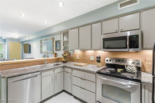 1900 Grove Court 112, Cleveland, OH 44113