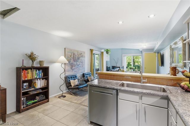 1900 Grove Court 112, Cleveland, OH 44113